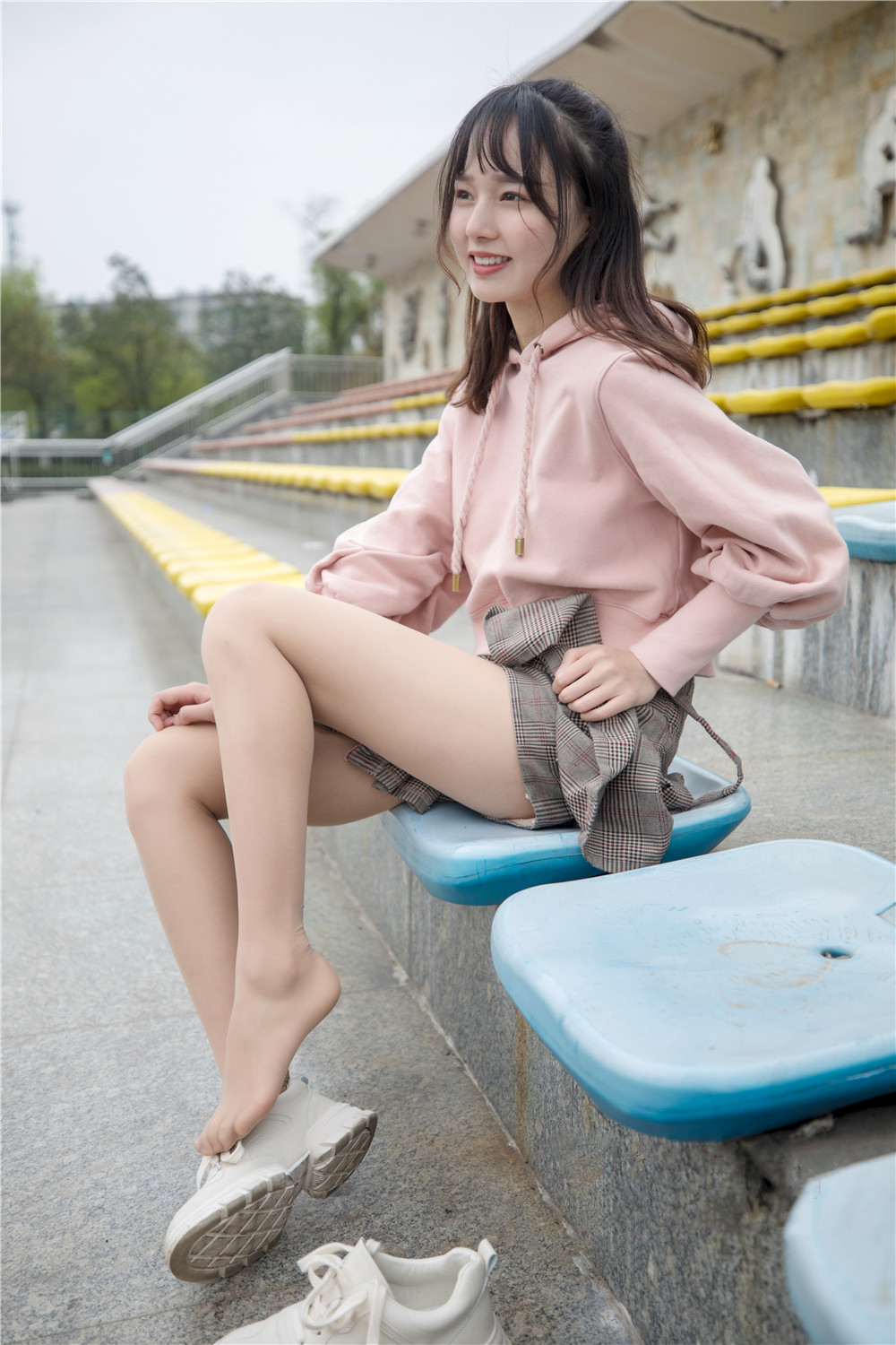 作品:梦丝女神 视频.008 玥玥 操场的小甜心预览图 1 作品:梦丝女神 视频.008 玥玥 操场的小甜心预览图 1